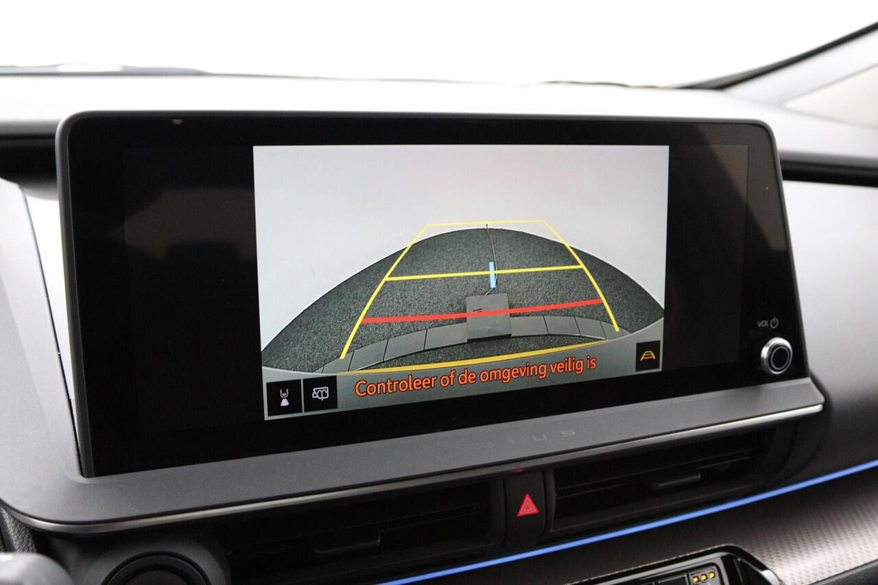 Toyota PRIUS 2.0 Plug-in Hybrid Executive | 220 pk | Stuur-Stoel en voorruitverwarming | Electrische achterklep |