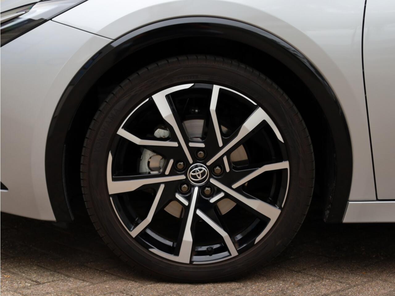 Toyota PRIUS 2.0 Plug-in Executive | El. Achterklep | Stoel/Stuurwielverwarm