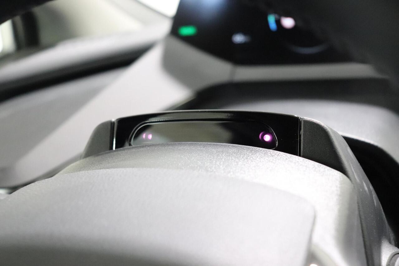 Toyota PRIUS Plug-in Hybrid 220 Executive, Blind Spot, Apple Carplay & Android Auto, Stoel & Stuur verwarming, Parkeersensoren!