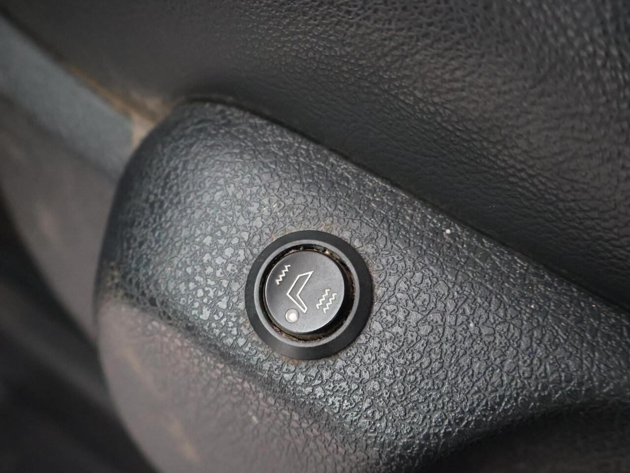 Toyota PROACE Worker 2.0 D-4D 180 PK AUT. BLACK PLATINUM + LEDER STOELVERW. | CAMERA | TREKHAAK| NAVIGATIE | TREEPLANKEN