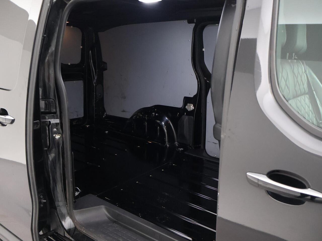 Toyota PROACE Worker 2.0 D-4D 180 PK AUT. BLACK PLATINUM + LEDER STOELVERW. | CAMERA | TREKHAAK| NAVIGATIE | TREEPLANKEN
