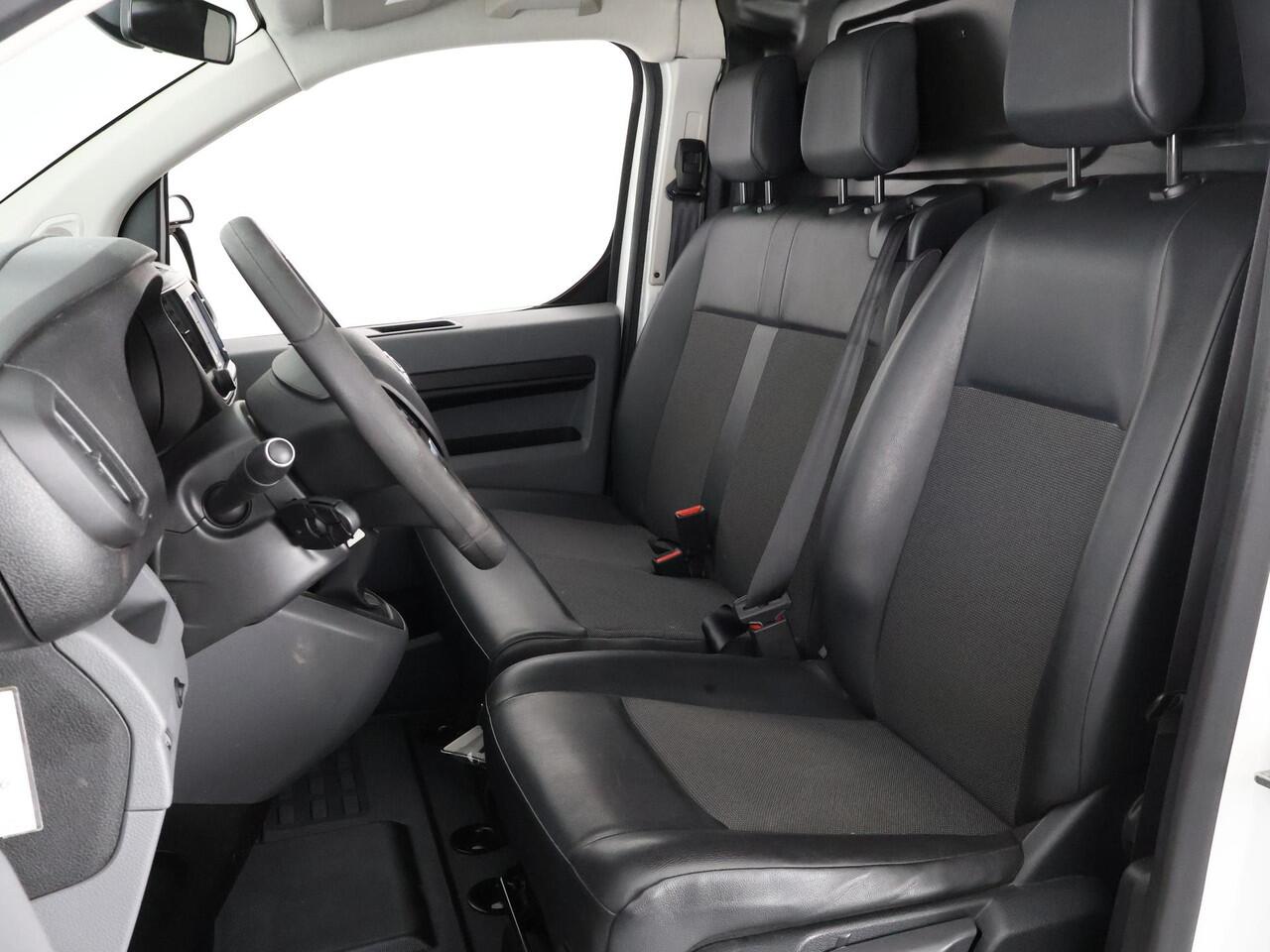 Toyota PROACE Worker 2.0 D-4D Navigator Long GARANTIE TOT 05-2030! NAVIGATIE . PARKEERSENSOREN ACHTER . TREKAAK .