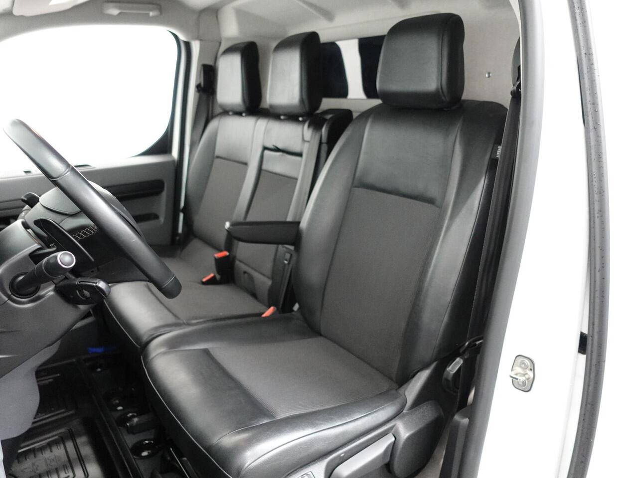 Toyota PROACE 122pk Automaat L3H1 Long 2x Schuifdeur Trekhaak Cruise control Apple Carplay/ Android auto Camera Parkeersensoren