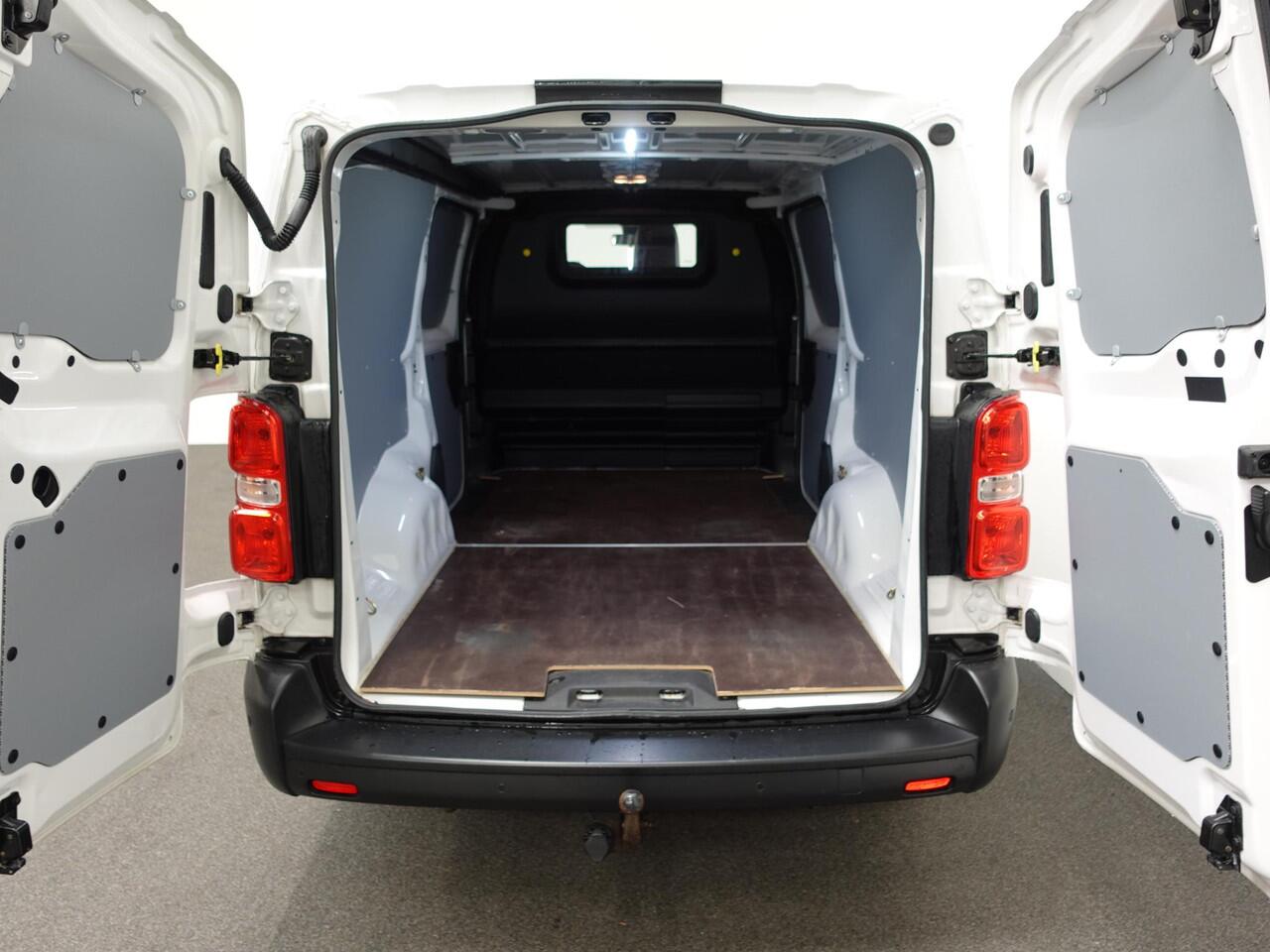 Toyota PROACE 122pk Automaat L3H1 Long 2x Schuifdeur Trekhaak Cruise control Apple Carplay/ Android auto Camera Parkeersensoren