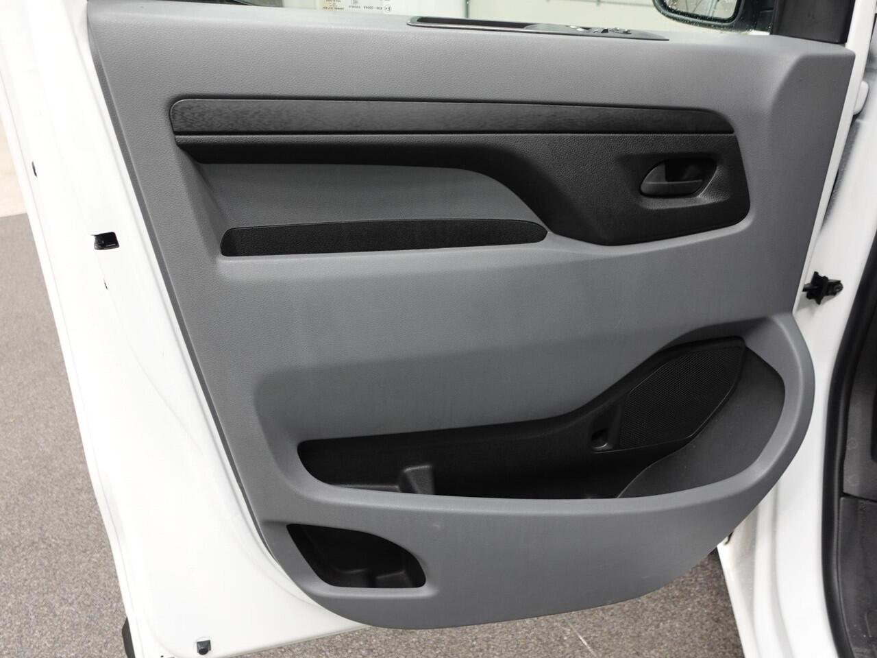 Toyota PROACE Worker 102pk Long L3 Airco Cruise control Trekhaak Euro6