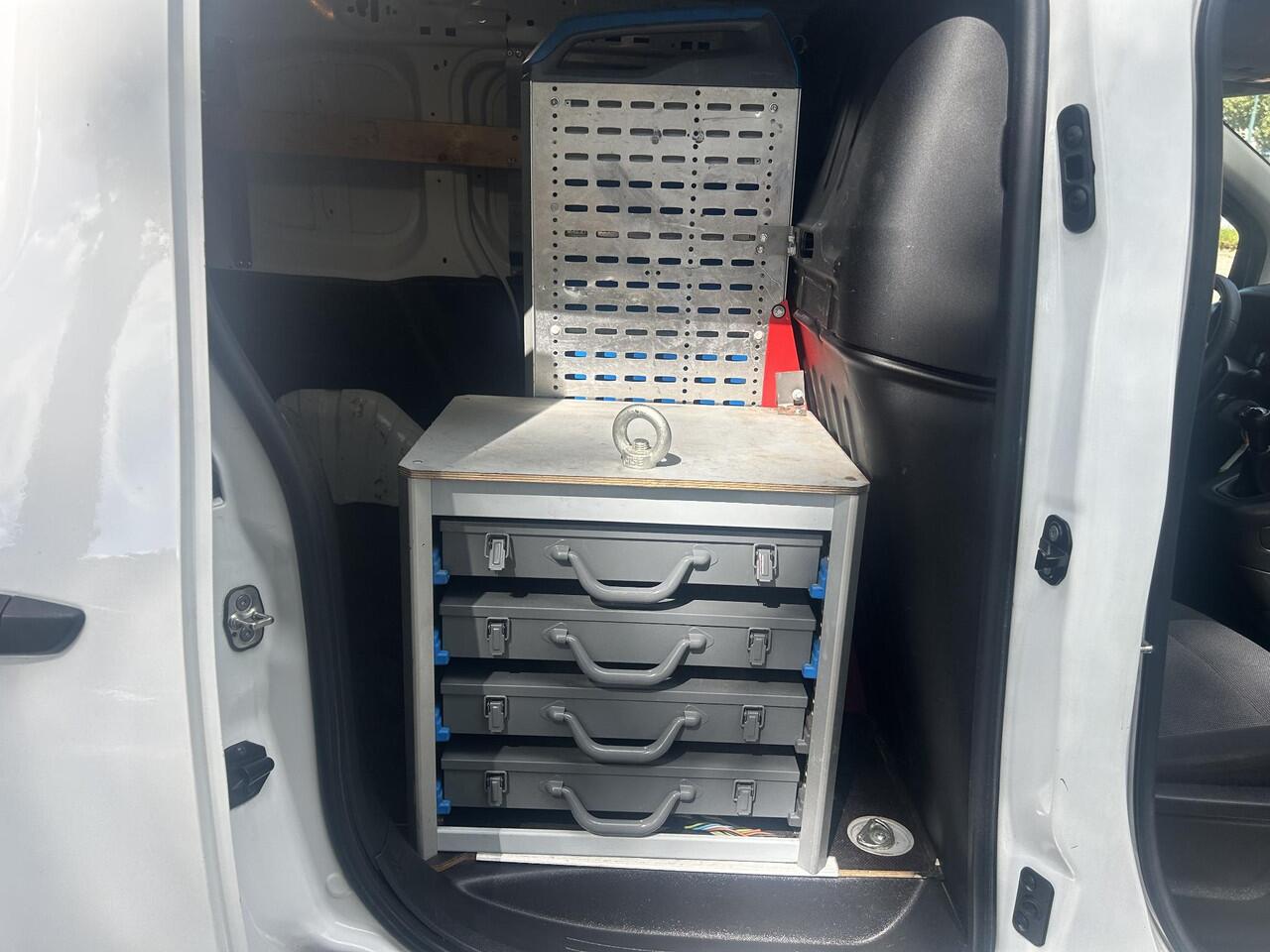 Toyota PROACE CITY 1.5 D-4D Cool Comfort | Inrichting | Side bars | Velgen |