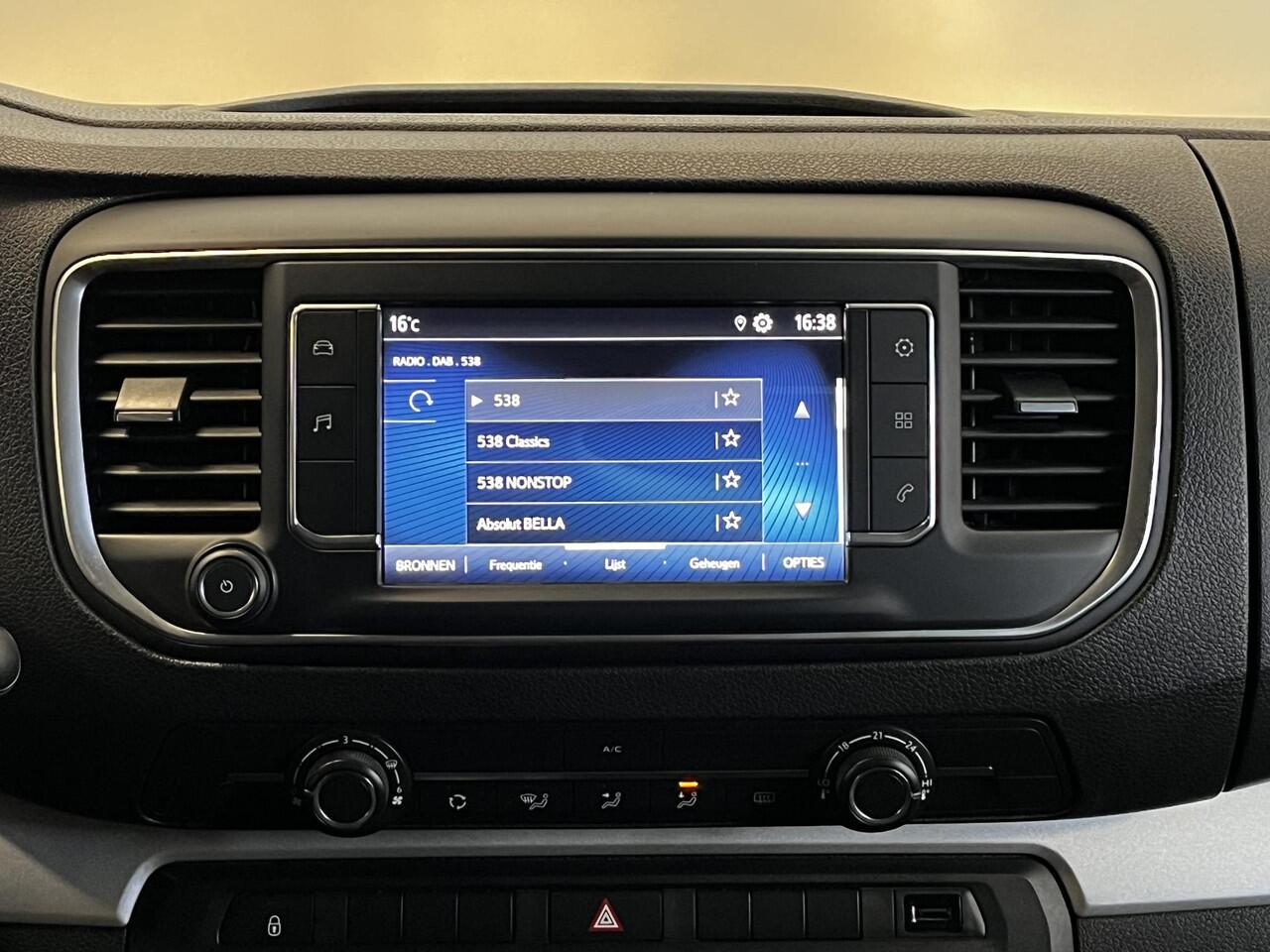 Toyota PROACE Electric Shuttle Long Extra Range Cool 75 kWh | 9 pers. | Navigatie | Apple Carplay/Android Auto | Parkeersensoren | Cruise Control | Lichtmetalen velgen | Getinte ramen | Airco