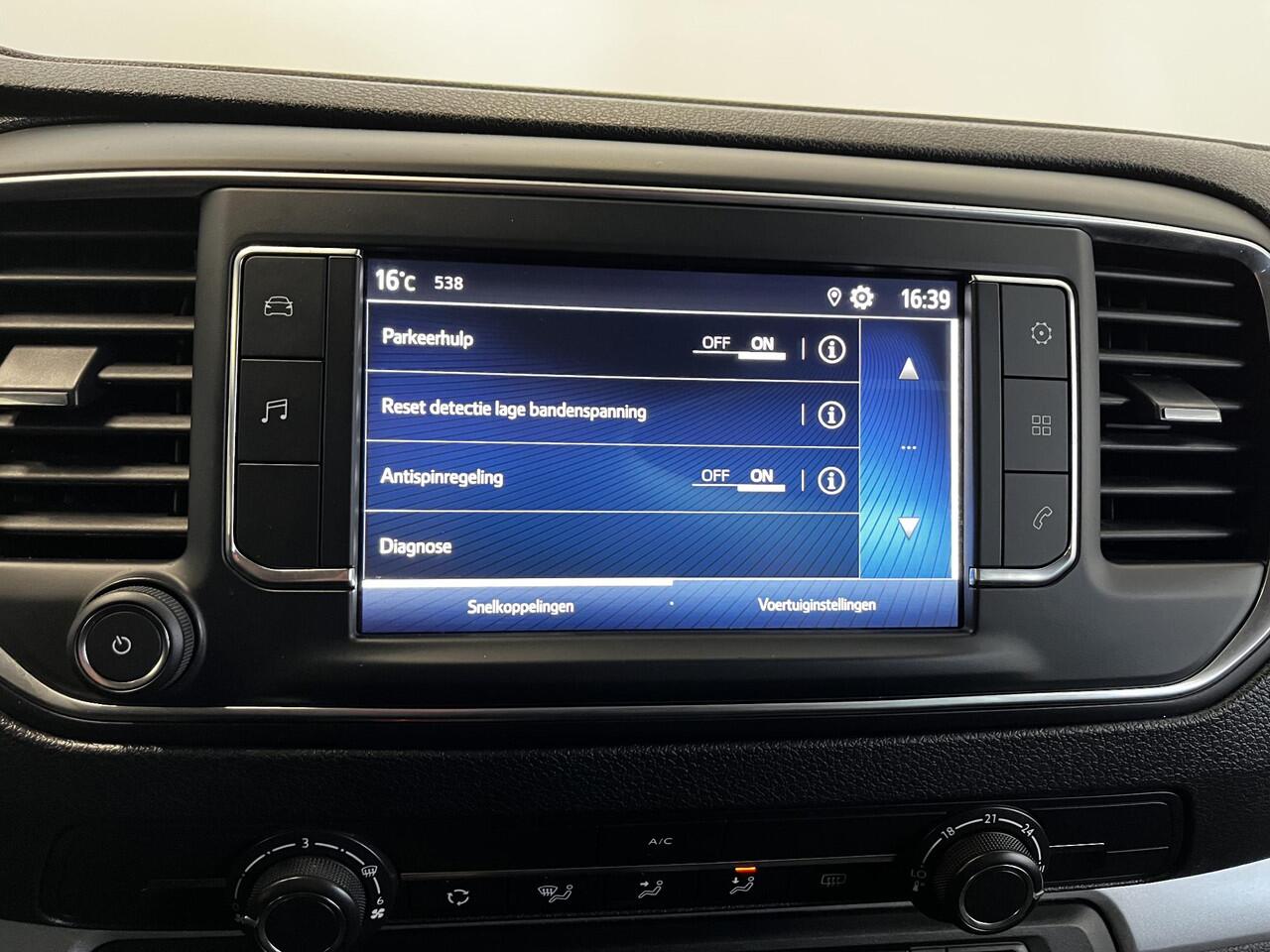 Toyota PROACE Electric Shuttle Long Extra Range Cool 75 kWh | 9 pers. | Navigatie | Apple Carplay/Android Auto | Parkeersensoren | Cruise Control | Lichtmetalen velgen | Getinte ramen | Airco