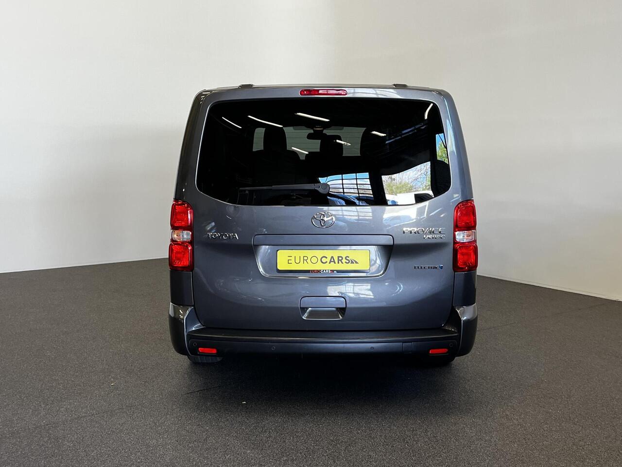 Toyota PROACE Electric Shuttle Long Extra Range Cool 75 kWh | 9 pers. | Navigatie | Apple Carplay/Android Auto | Parkeersensoren | Cruise Control | Lichtmetalen velgen | Getinte ramen | Airco