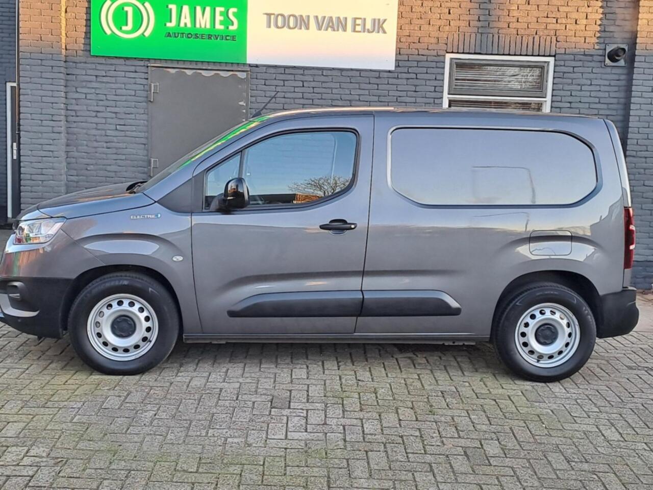 Toyota PROACE PROACE CITY 100% Electric Airco -Parkeersensoren venA - Navigatie-Betonplex laadvloer