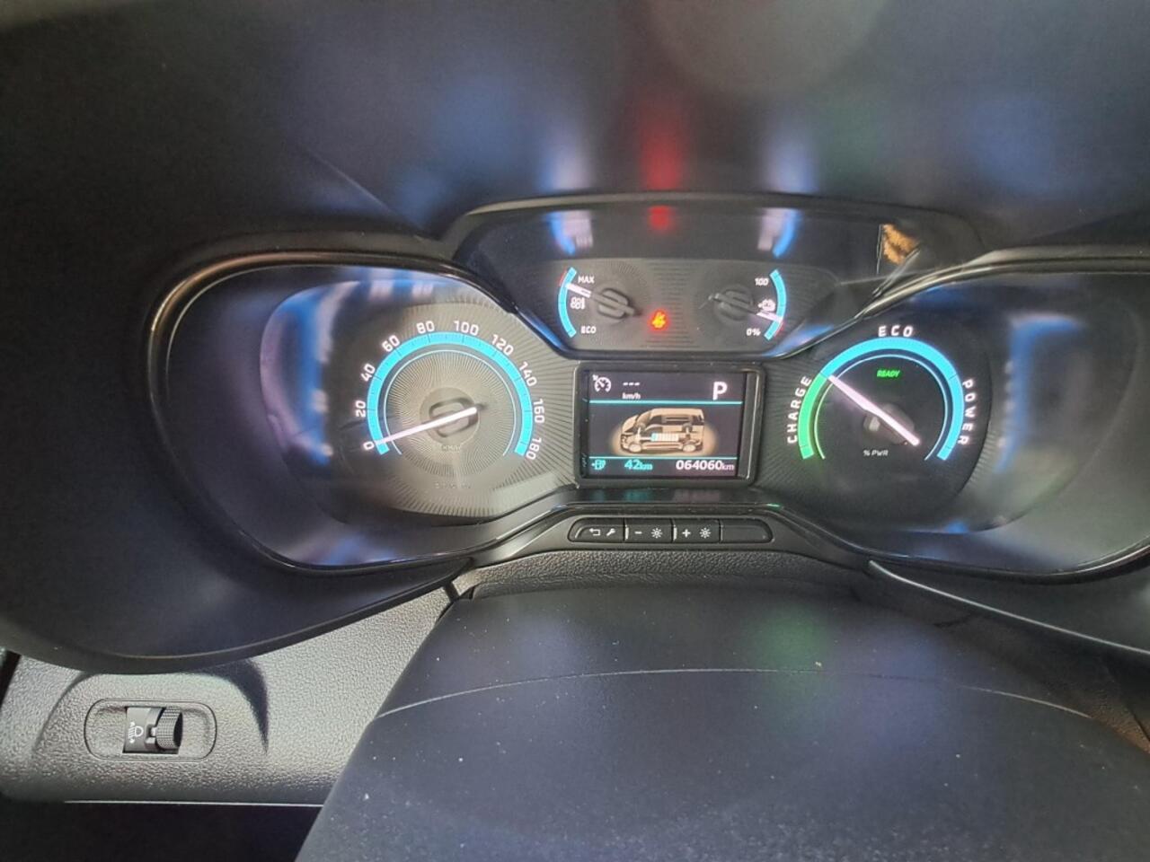 Toyota PROACE PROACE CITY 100% Electric Airco -Parkeersensoren venA - Navigatie-Betonplex laadvloer