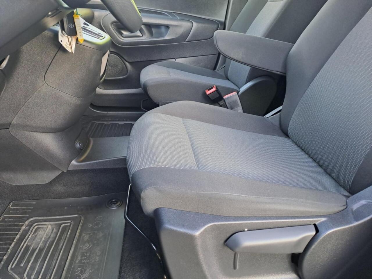 Toyota PROACE PROACE CITY 100% Electric Airco -Parkeersensoren venA - Navigatie-Betonplex laadvloer