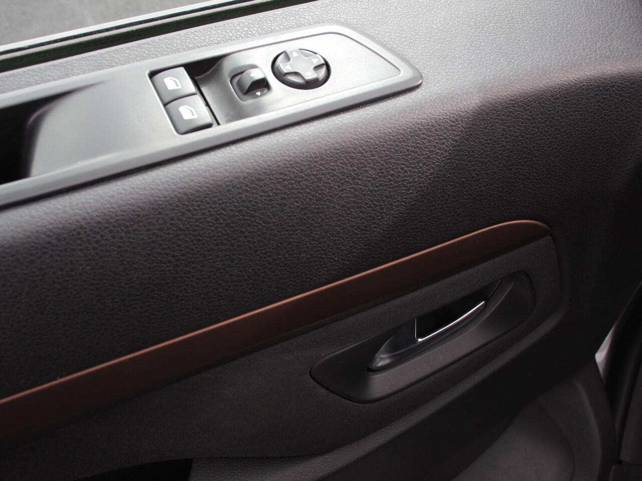 Toyota PROACE Electric Verso Luxury L2 8p PERSONENBUS | Navigatie | Apple Carplay/Android Auto | Climate Control | Lichtmetalen velgen | Cruise Control |