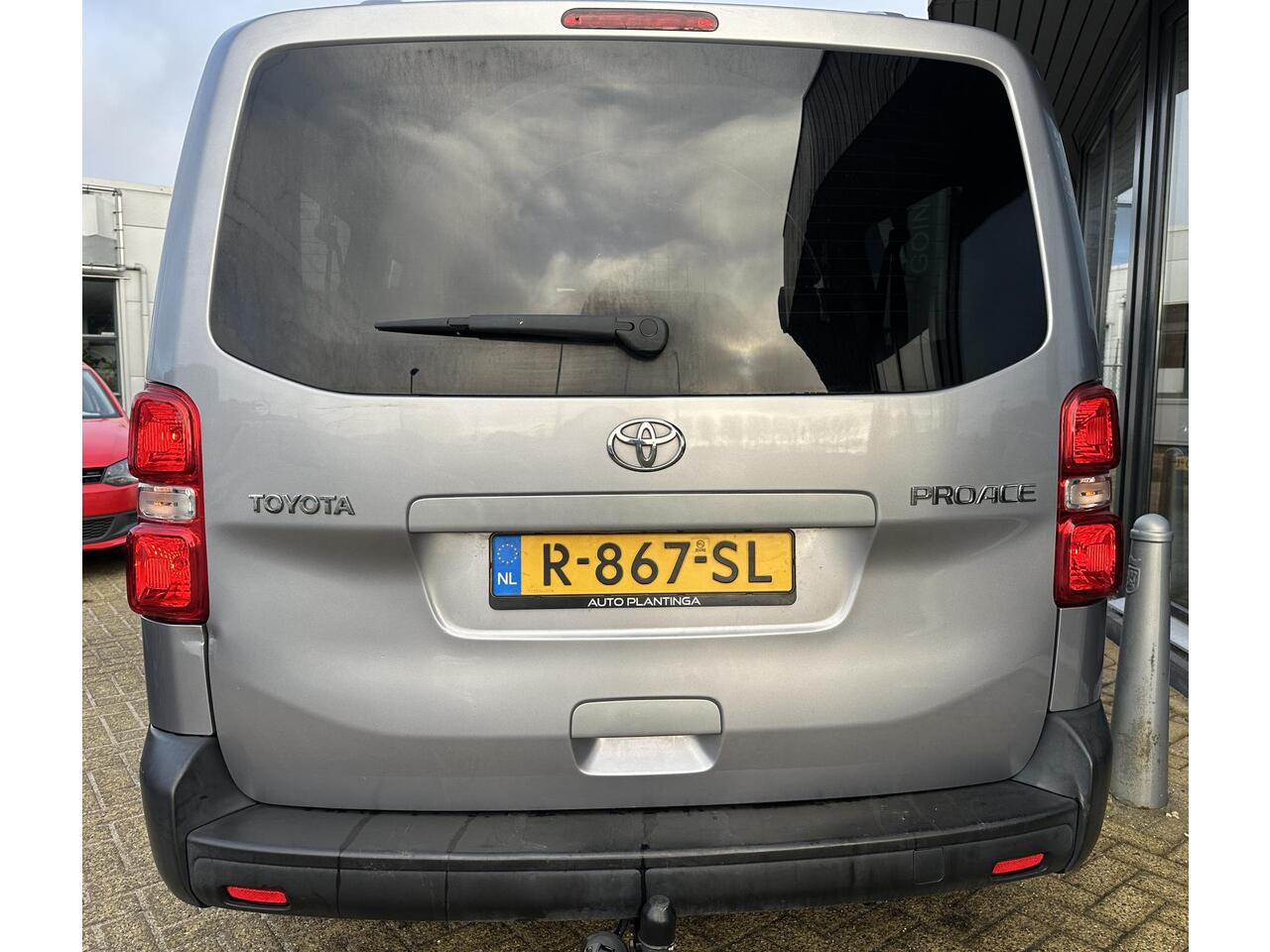 Toyota PROACE Shuttle 1.5 D-4D Cool Long | Nette staat! | 23.795 INCLUSIEF BTW INCLUSIEF BPM | 9 Persoons | Trekhaak | Carplay | Navigatie | Airco | Cruise Control | 2 Sleutels | Onderhoudshistorie |