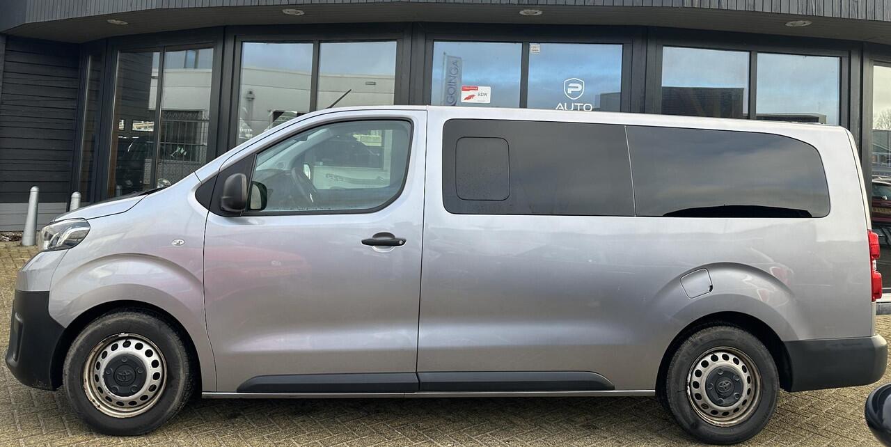Toyota PROACE Shuttle 1.5 D-4D Cool Long | Nette staat! | 23.795 INCLUSIEF BTW INCLUSIEF BPM | 9 Persoons | Trekhaak | Carplay | Navigatie | Airco | Cruise Control | 2 Sleutels | Onderhoudshistorie |