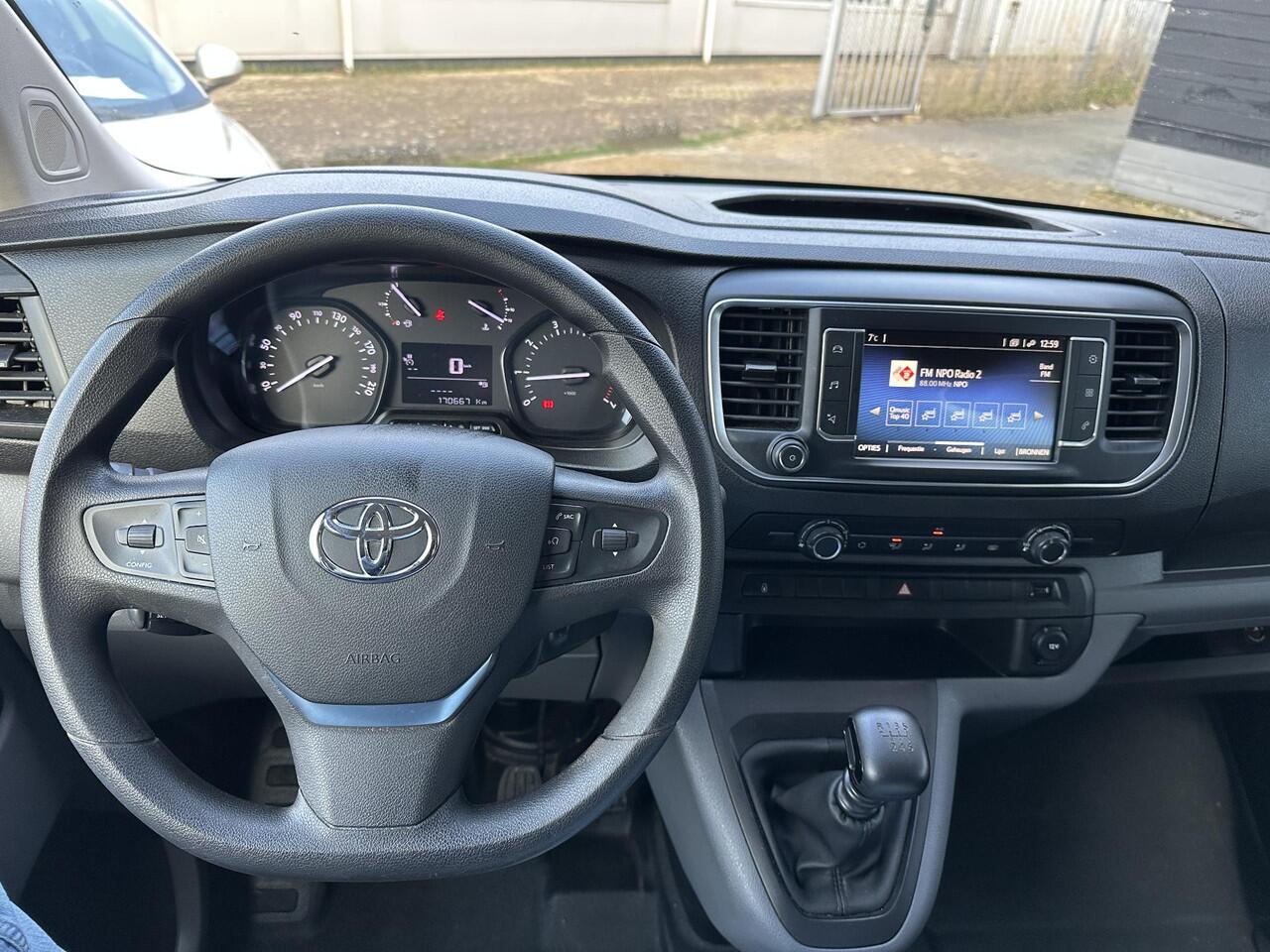 Toyota PROACE Shuttle 1.5 D-4D Cool Long | Nette staat! | 23.795 INCLUSIEF BTW INCLUSIEF BPM | 9 Persoons | Trekhaak | Carplay | Navigatie | Airco | Cruise Control | 2 Sleutels | Onderhoudshistorie |