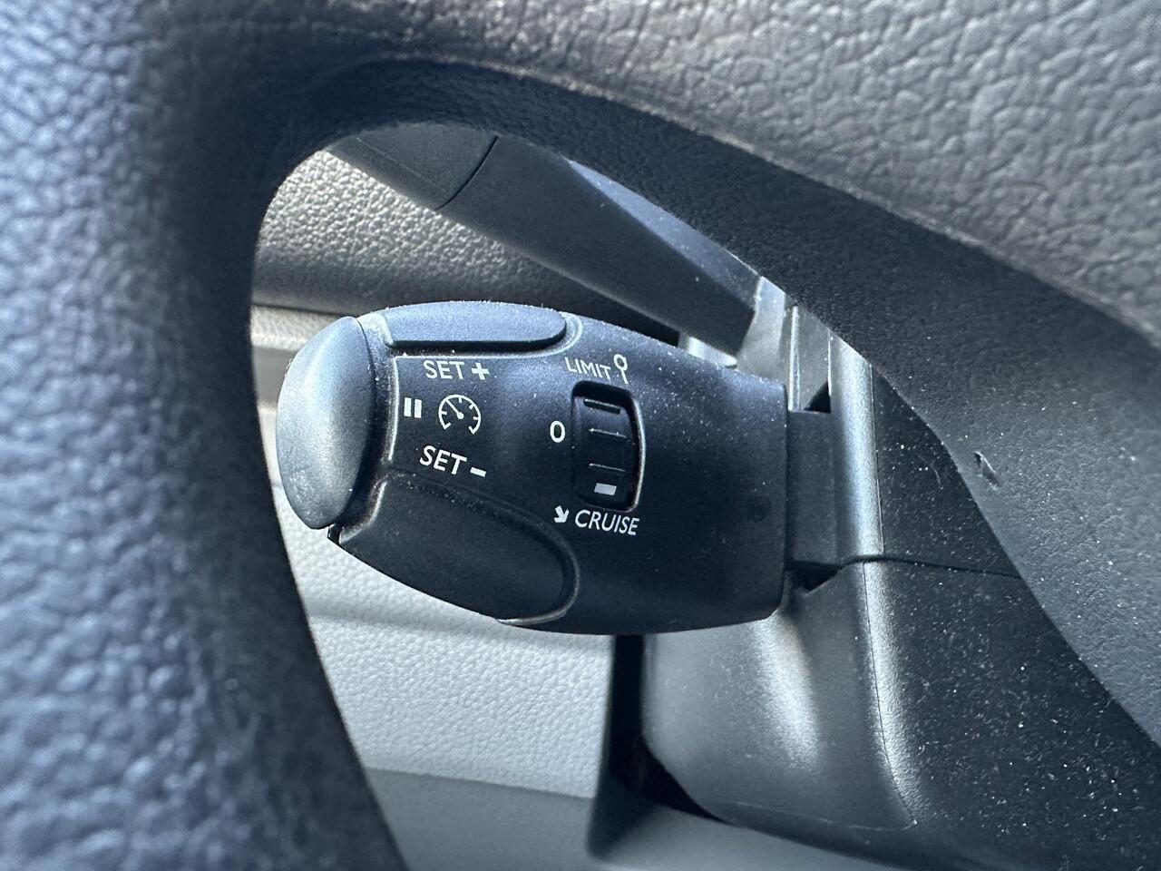 Toyota PROACE Shuttle 1.5 D-4D Cool Long | Nette staat! | 23.795 INCLUSIEF BTW INCLUSIEF BPM | 9 Persoons | Trekhaak | Carplay | Navigatie | Airco | Cruise Control | 2 Sleutels | Onderhoudshistorie |