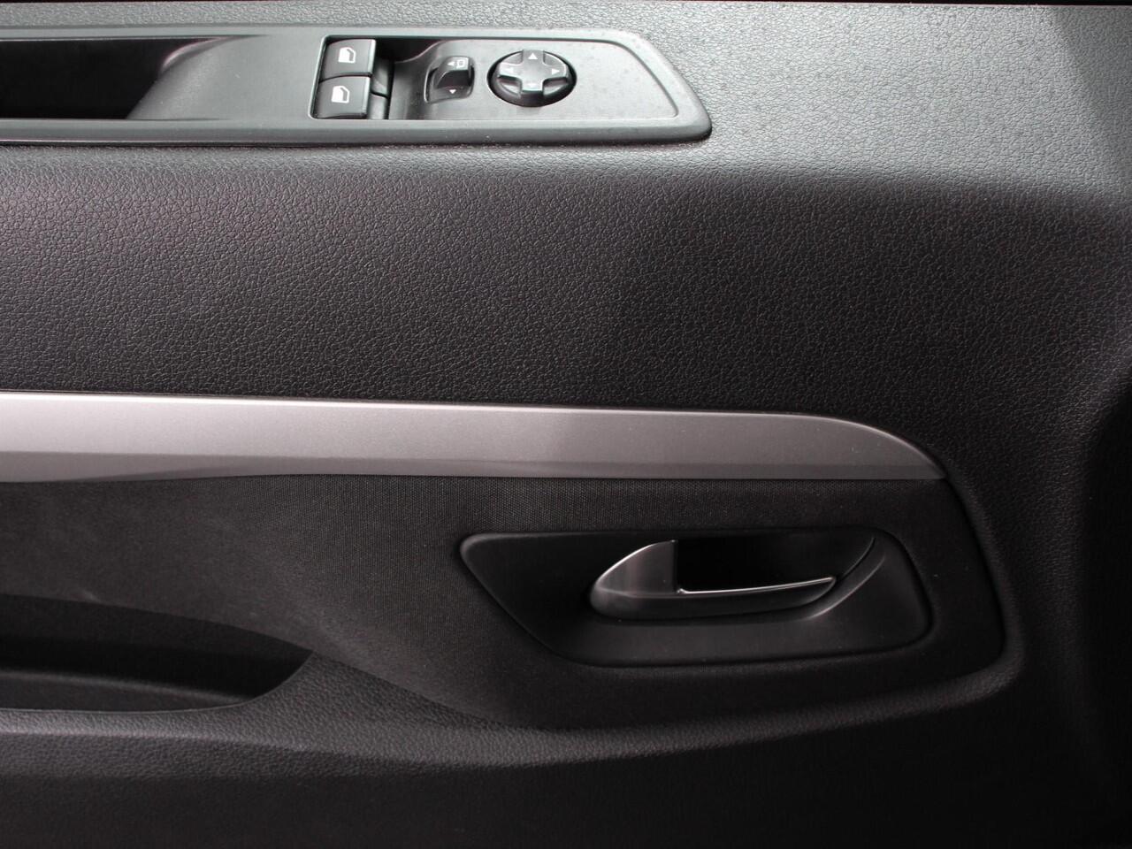 Toyota PROACE Shuttle 2.0 D-4D 145pk Automaat 9 persoons Cool Long | Climate Control | Camera | Dab | Adaptive Cruise Control | Stoelverwarming | Lichtmetalen velgen