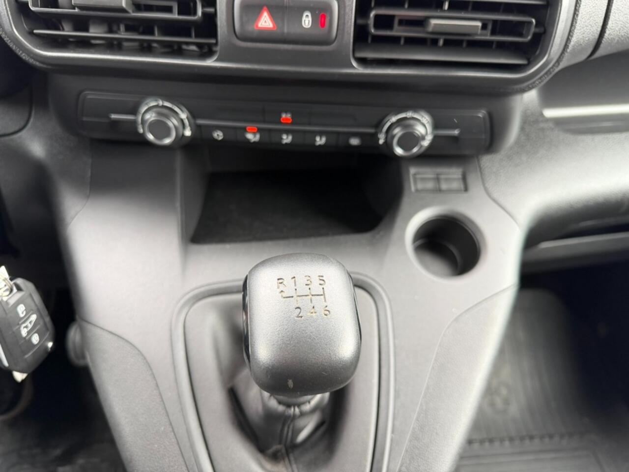 Toyota PROACE 1.5D-4D Live Long Navi Carplay PDC Airco