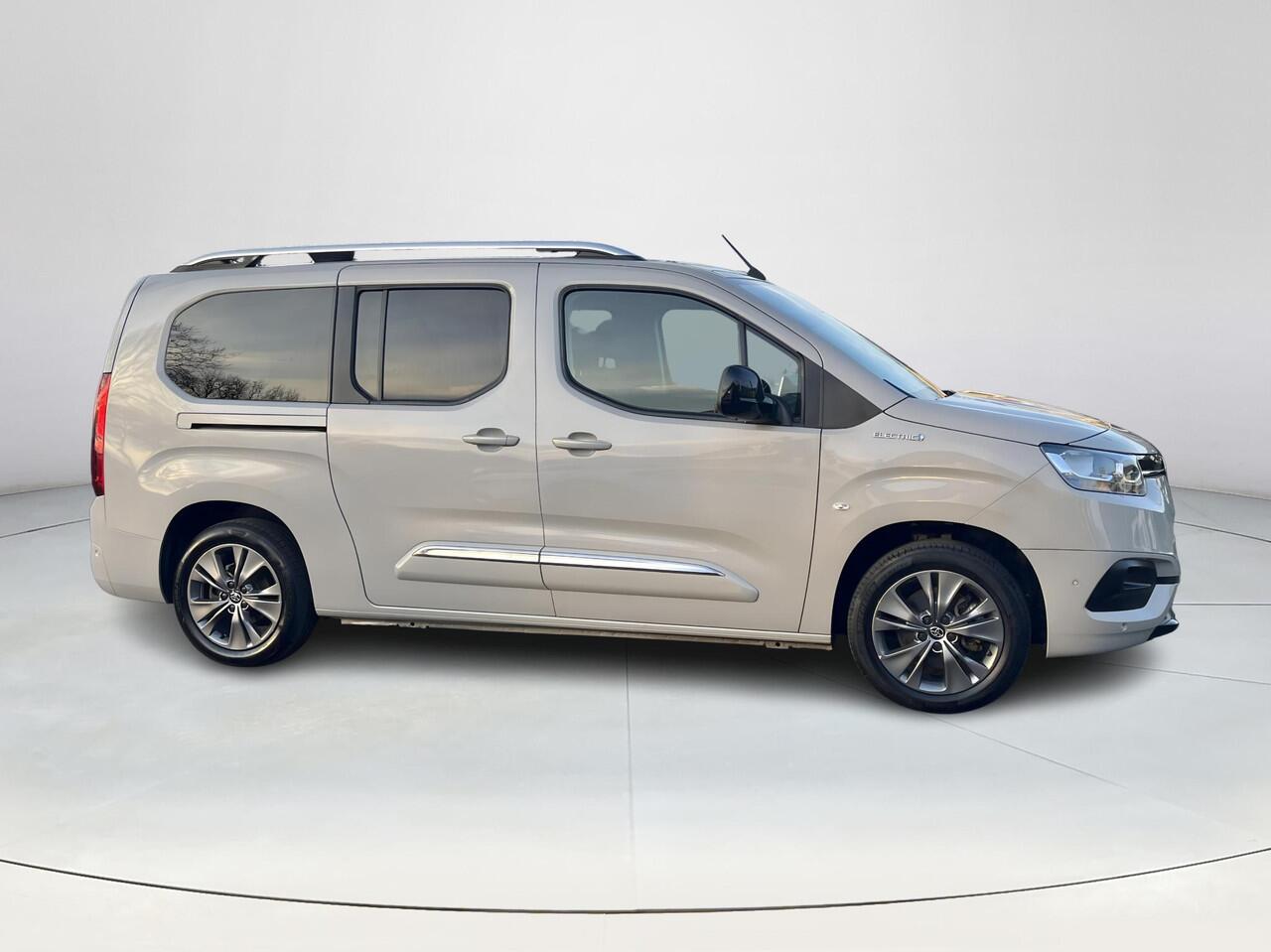 Toyota PROACE CITY Verso Electric 50KWH Lang 7P | Navigatie | Parkeersensoren | Stoelverwarming | Keyless entry |