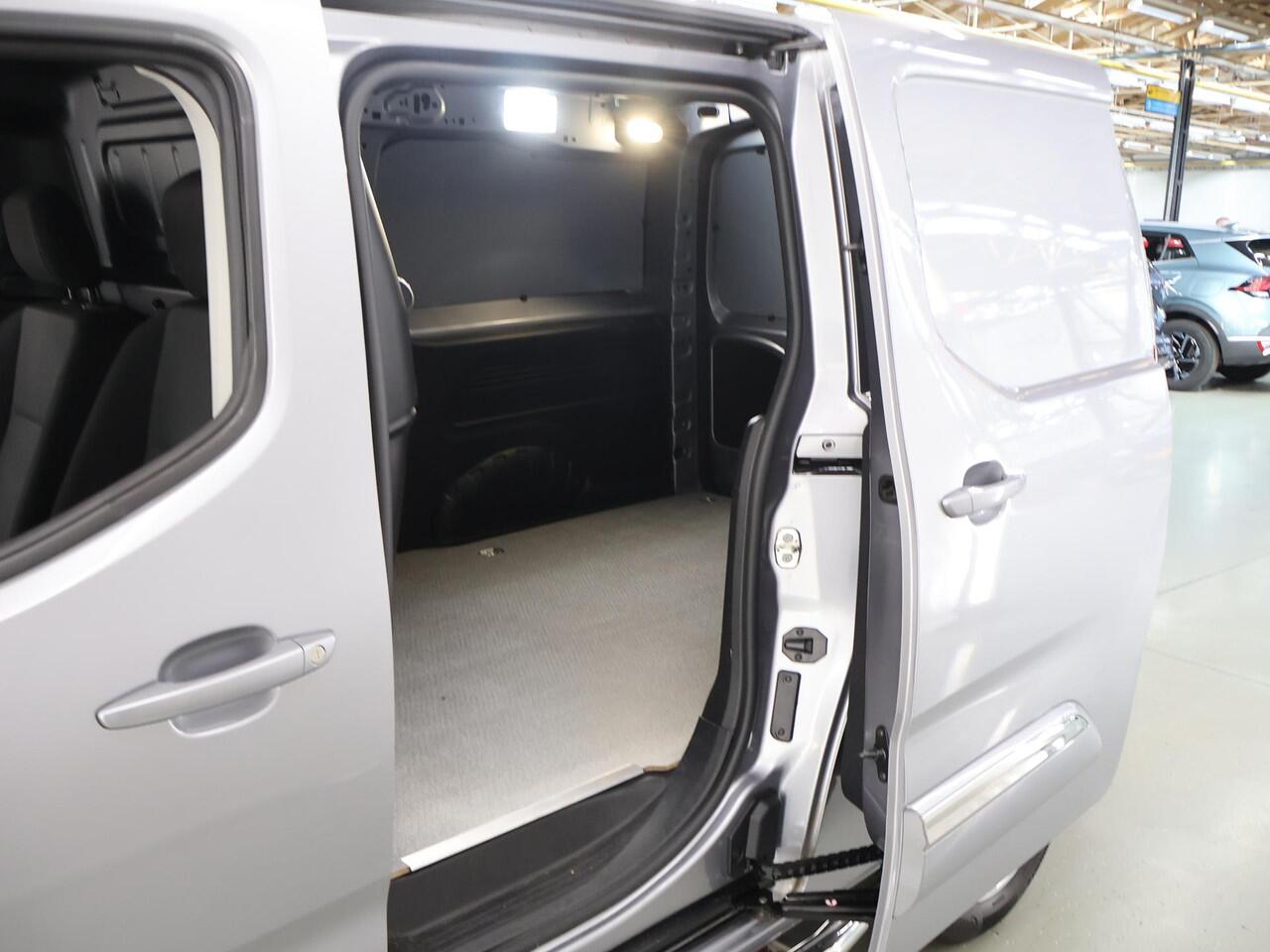 Toyota PROACE CITY 1.5 D-4D | 102 PK | PROF | LONG | 2X ZIJSCHUIFDEUREN | ACHTERUITRIJCAMERA | CLIMATE CONTROL | TREKHAAK | METALLIC | NAVIGATIE | CARPLAY | ANDROID AUTO | DAB+ | PARKEERSENSOREN | CRUISE CONTROL