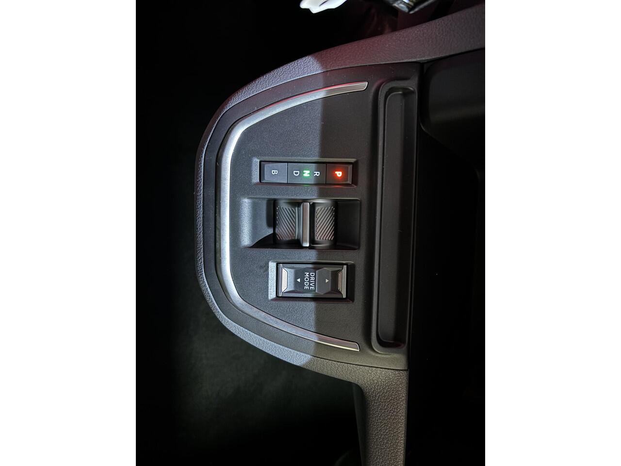 Toyota PROACE Electric Worker Extra Range Cool betreft nieuwe auto direct uit vooraad leverbaar!! 330KM Range en 1000kg laadvermogen