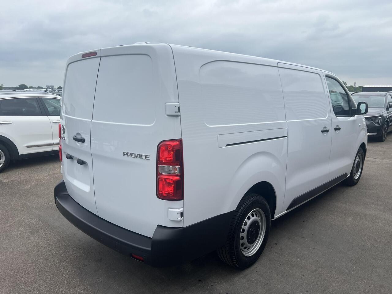 Toyota PROACE Worker 2.0 D-4D Live Long GEEN BPM! UIT VOORRAAD LEVERBAAR! NIEUW