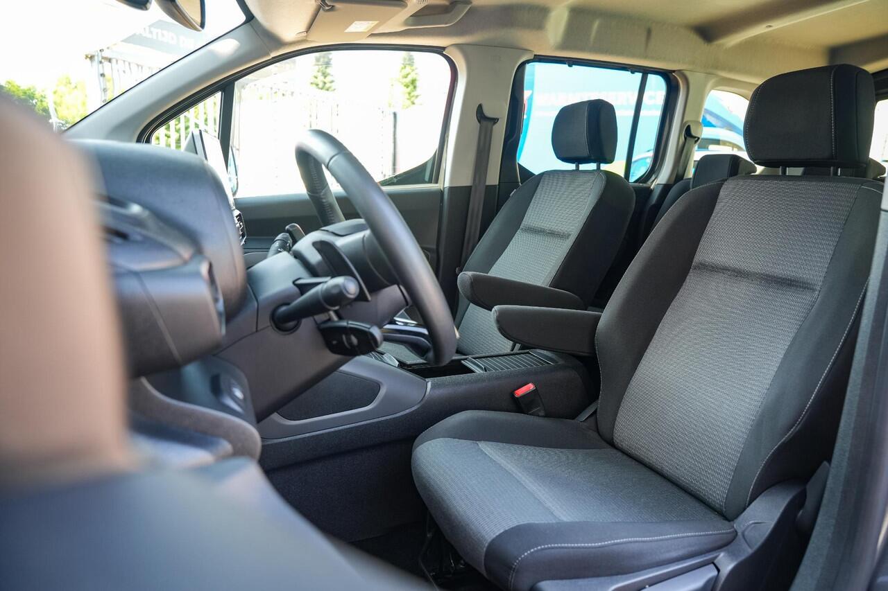 Toyota PROACE CITY Geel Kenteken 5 Persoons Automaat Navi