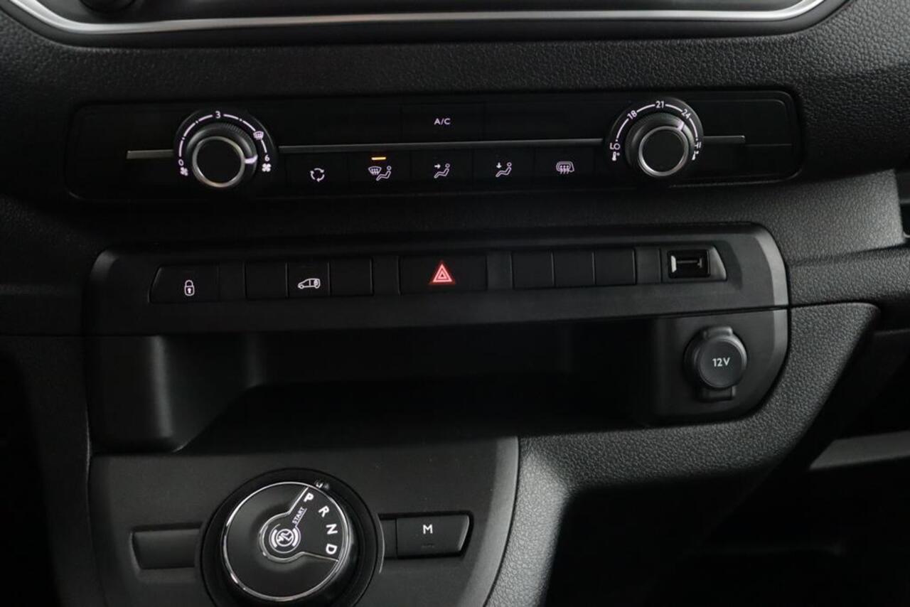 Toyota PROACE Worker 2.0 D-4D Live Long | Automaat | 145pk | Trekhaak | Laadvloer | Lat om Lat | 3-persoons |