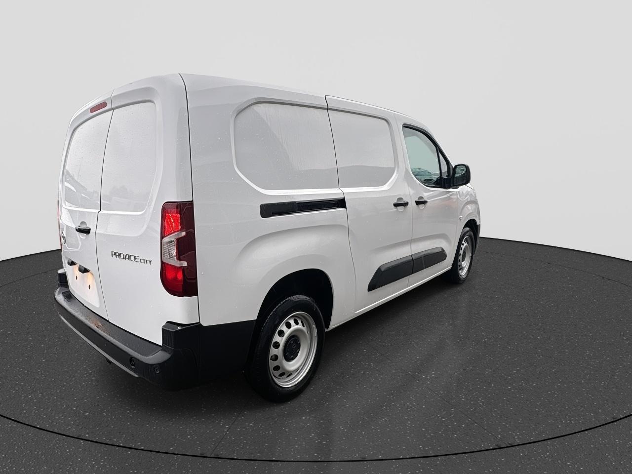 Toyota PROACE CITY 1.5 D-4D Challenger L2 Long | Nieuw | Rijklaar | Info: 06-11738929