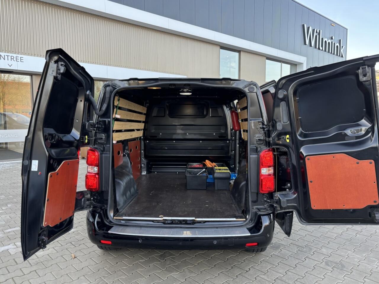 Toyota PROACE Electric Worker Professional 75 kWh | Betimmering | Lm Velgen