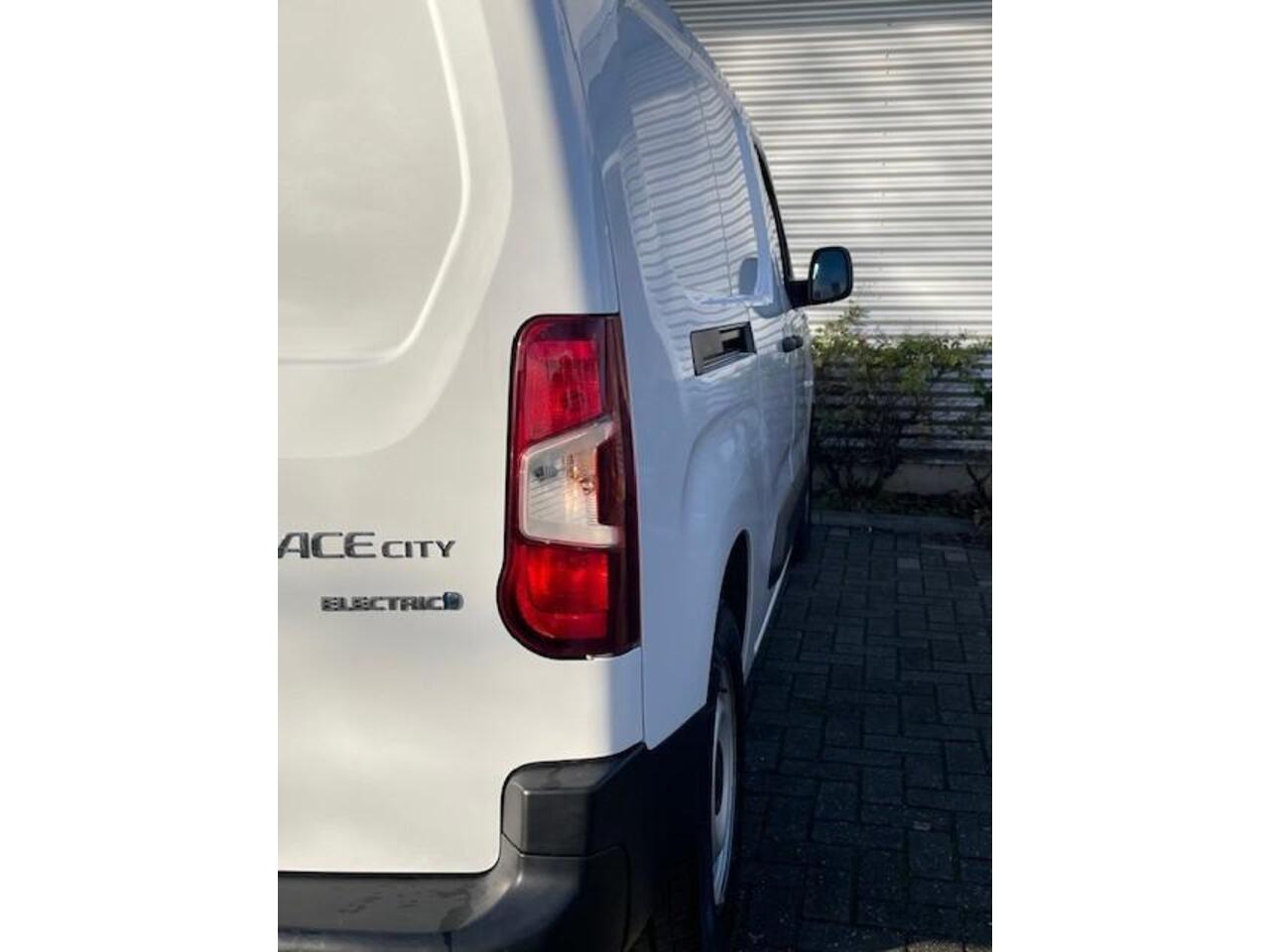 Toyota PROACE CITY Electric Live Long 50 kWh