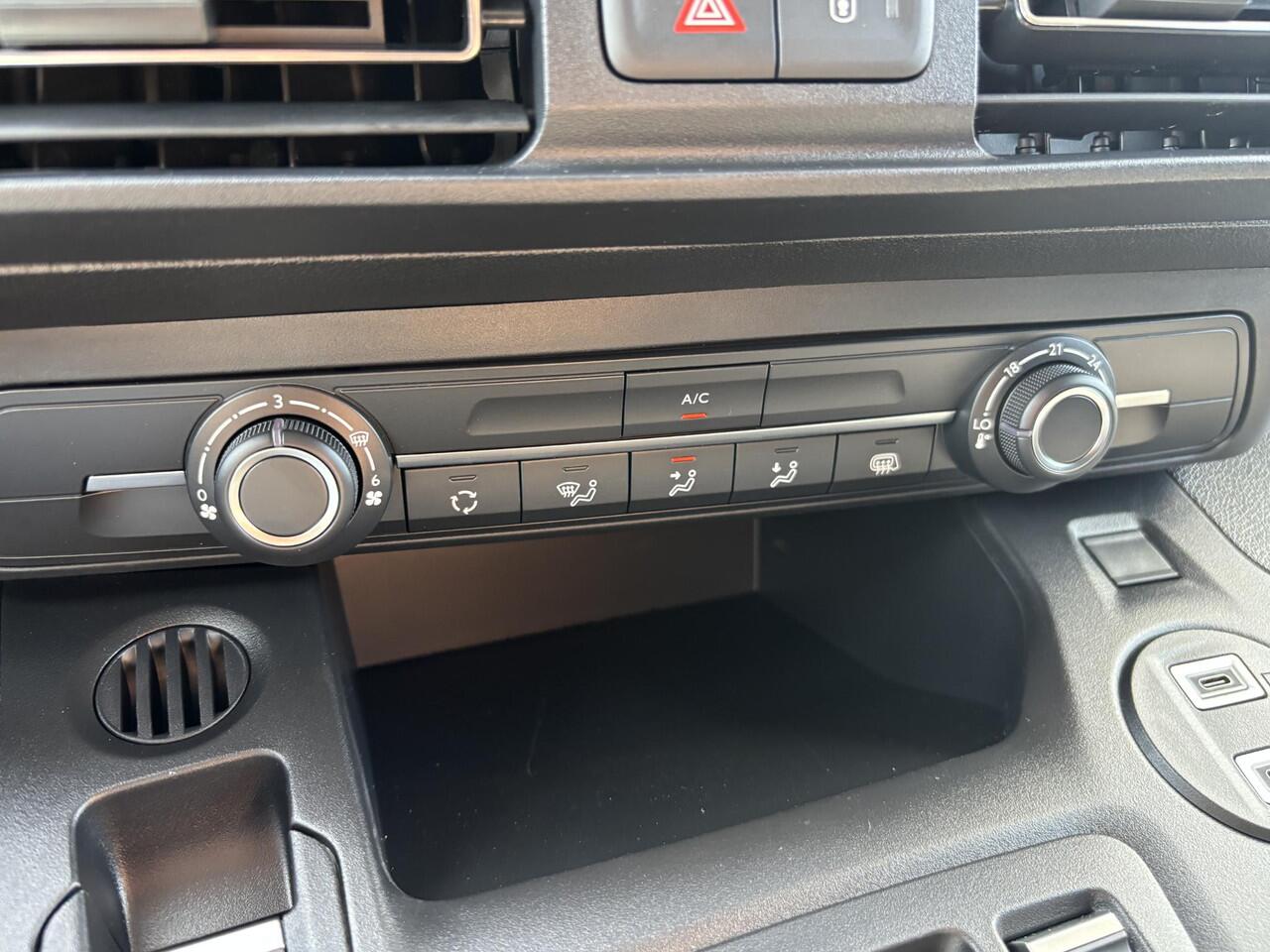 Toyota PROACE CITY Electric Challenger 50 kWh met Bank (3 pers) Cruise Control | Apple carplay/Android auto | Stoel + Stuurverwarming | Nieuw uit voorraad leverbaar!