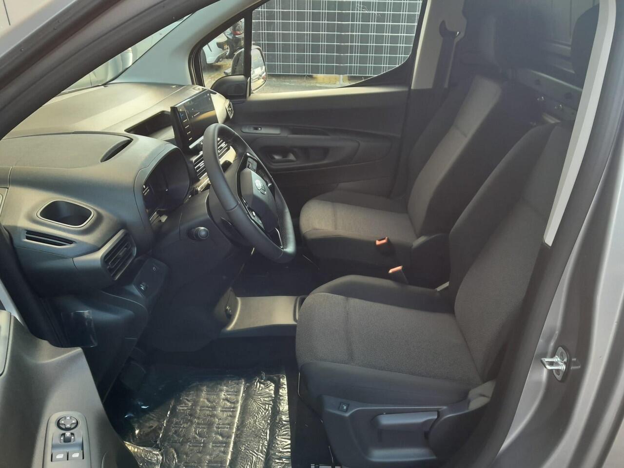 Toyota PROACE CITY Long Electric Navigator met stoel 50kWh L2