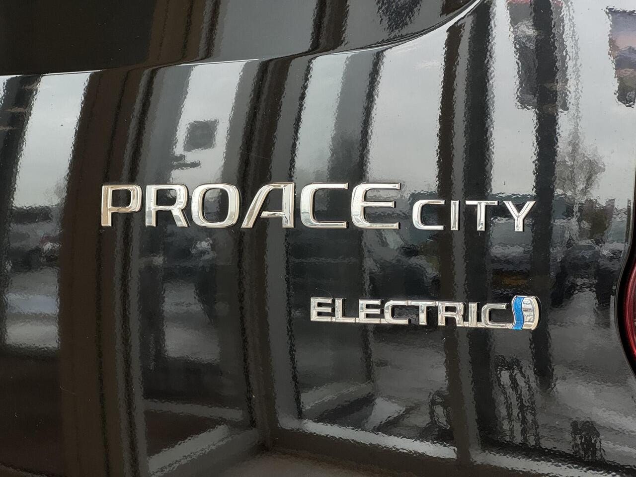 Toyota PROACE CITY Electric Challenger met bijrijdersbank 50kwh L1