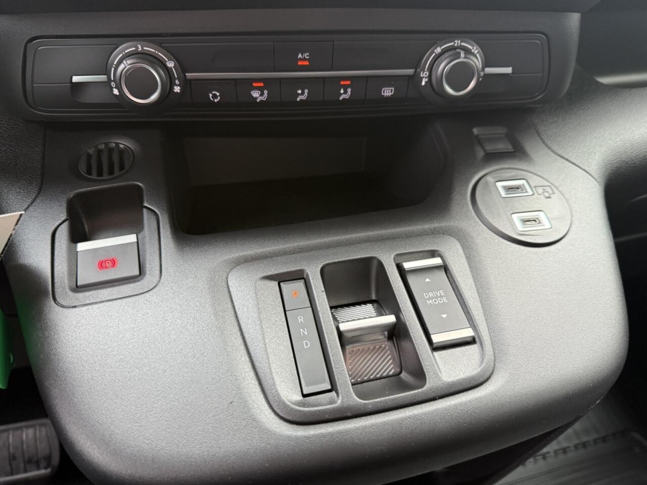 Toyota PROACE CITY Electric Challenger 50 kWh | L1 | 2 schuifdeuren | achterdeuren met ruit