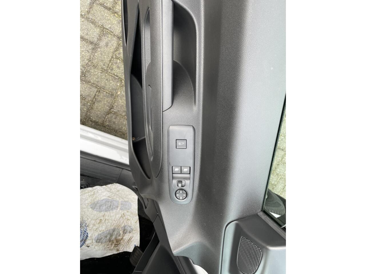 Toyota PROACE CITY Electric Challenger 50 kWh | nieuw geregistreerd | 50 Km | Apple/Android navigatie |