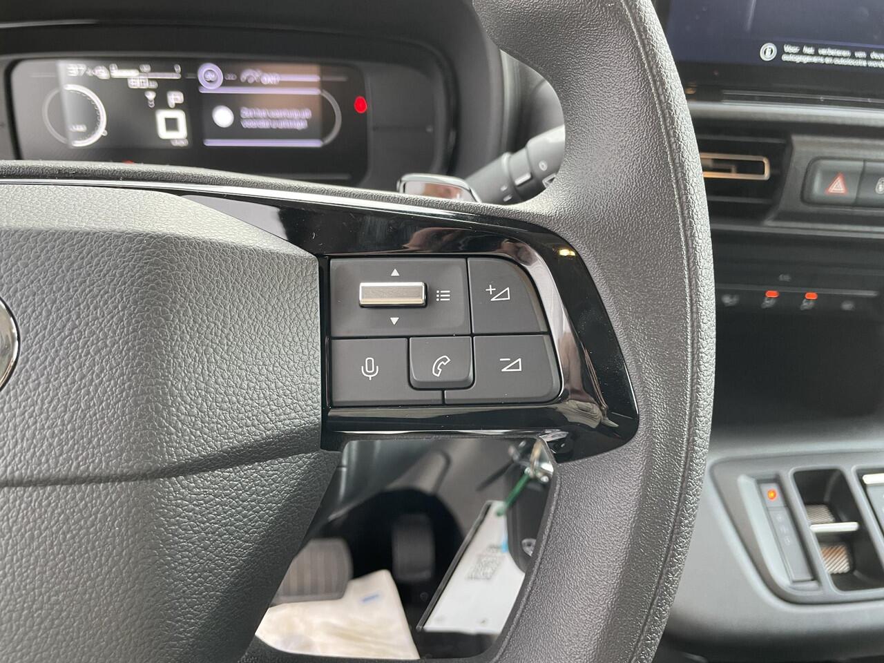 Toyota PROACE CITY Electric Challenger 50 kWh | nieuw geregistreerd | 50 Km | Apple/Android navigatie |