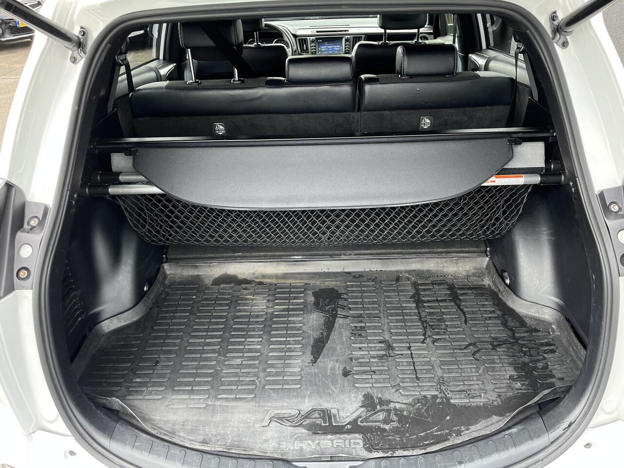 Toyota RAV4 2.5 Hybrid AWD Style Schuif/kanteldak, Stoelverwarming, 1e eign. NL-auto! LMV, Leder/alcantara, Navigatie, Parkeersensoren voor + achter, Achteruitrijcamera, Adaptieve cruise control