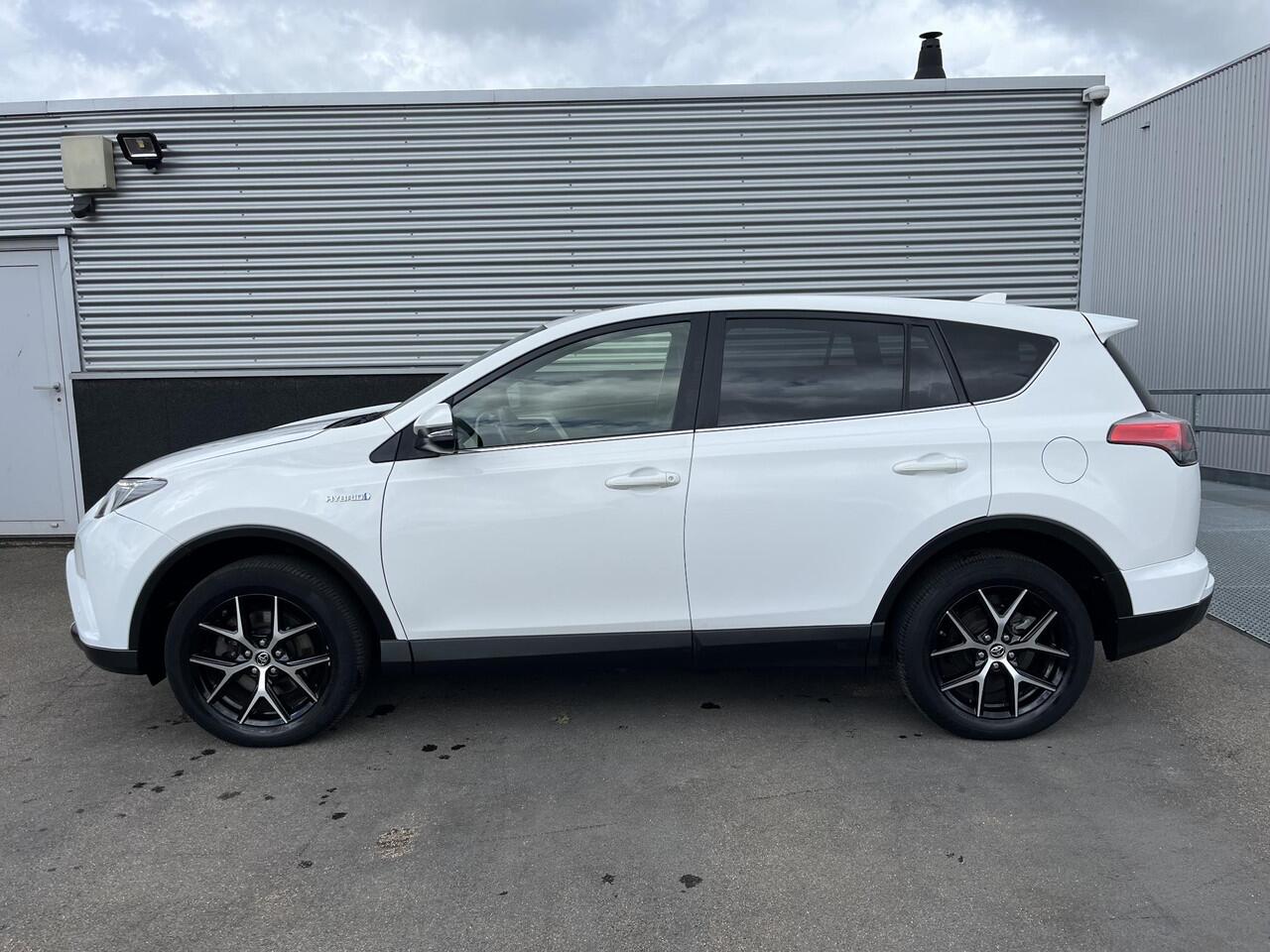 Toyota RAV4 2.5 Hybrid AWD Style Schuif/kanteldak, Stoelverwarming, 1e eign. NL-auto! LMV, Leder/alcantara, Navigatie, Parkeersensoren voor + achter, Achteruitrijcamera, Adaptieve cruise control
