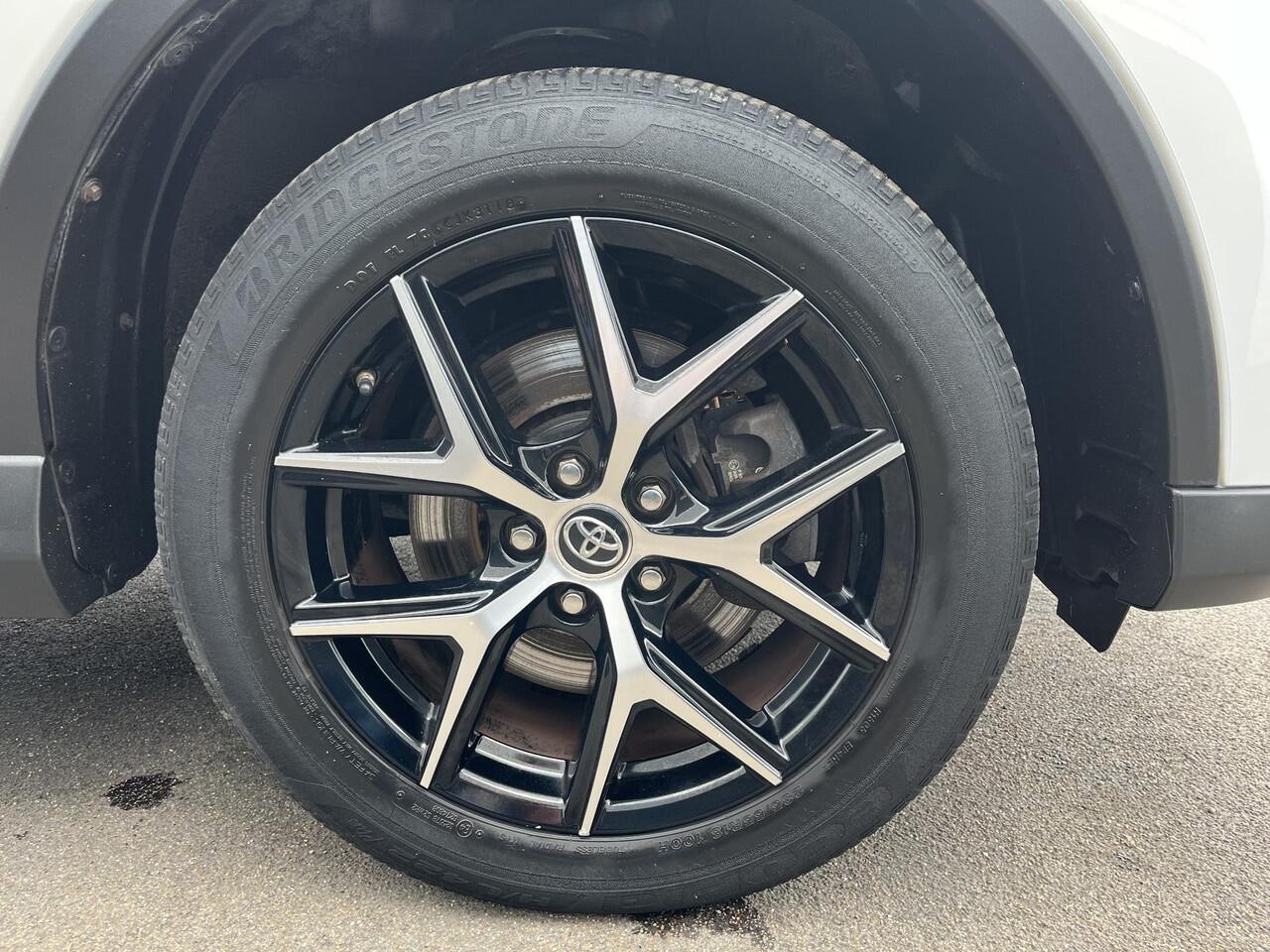 Toyota RAV4 2.5 Hybrid AWD Style Schuif/kanteldak, Stoelverwarming, 1e eign. NL-auto! LMV, Leder/alcantara, Navigatie, Parkeersensoren voor + achter, Achteruitrijcamera, Adaptieve cruise control