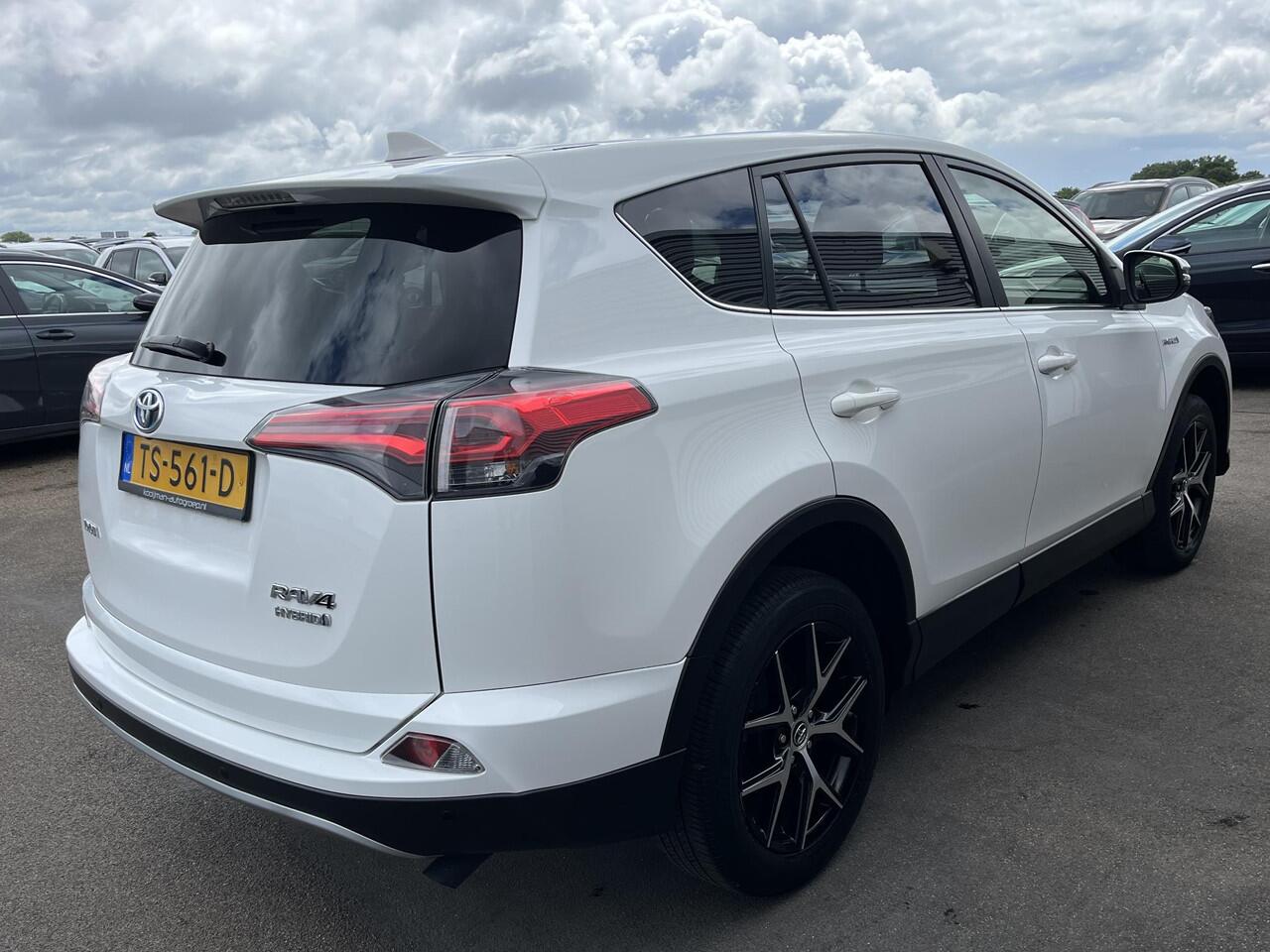 Toyota RAV4 2.5 Hybrid AWD Style Schuif/kanteldak, Stoelverwarming, 1e eign. NL-auto! LMV, Leder/alcantara, Navigatie, Parkeersensoren voor + achter, Achteruitrijcamera, Adaptieve cruise control