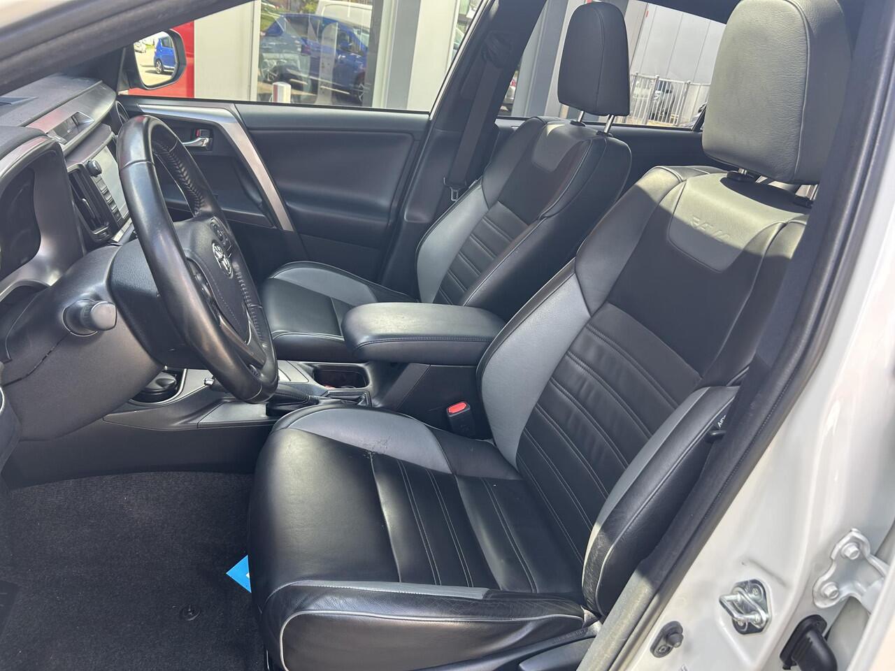 Toyota RAV4 2.5 Hybrid Black Edition