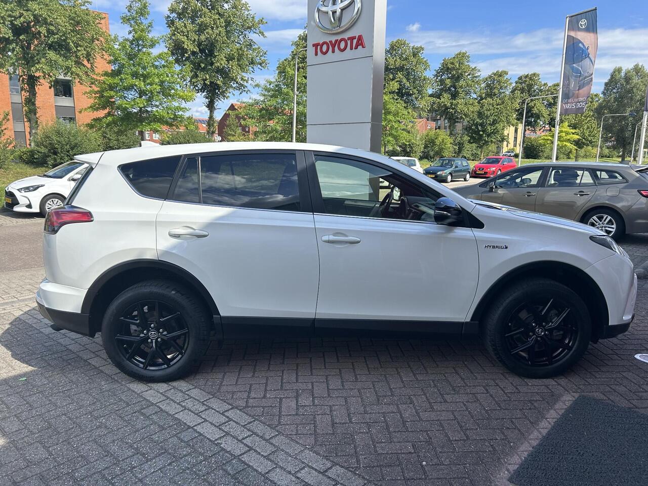 Toyota RAV4 2.5 Hybrid Black Edition