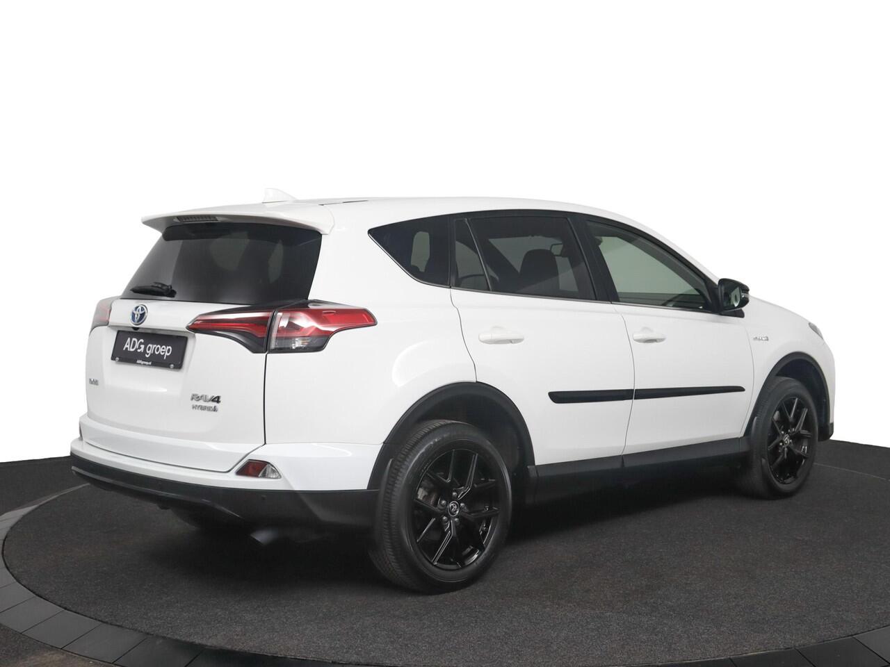Toyota RAV4 2.5 Hybrid AWD Black Edition | Navigatie | ACC | 1650 kg. Trekgewicht! |
