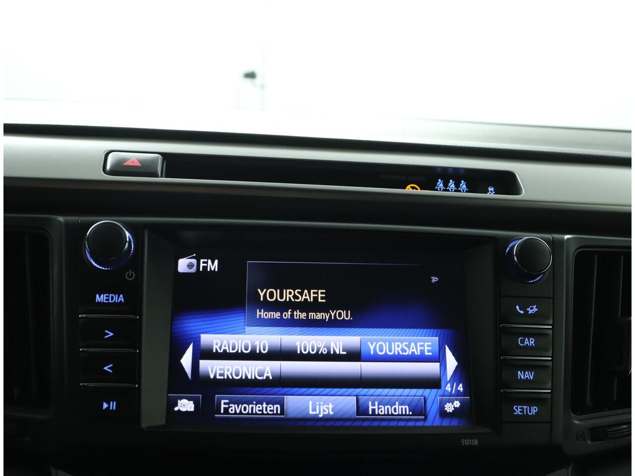 Toyota RAV4 2.5 Hybrid AWD Black Edition | Navigatie | ACC | 1650 kg. Trekgewicht! |