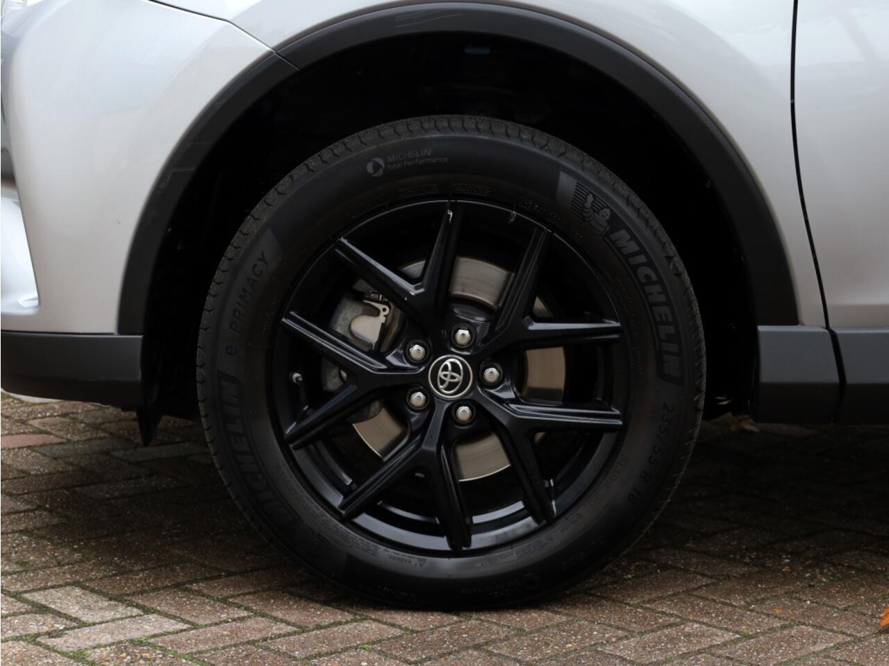 Toyota RAV4 2.5 Hybrid AWD Black Editon | El. Achterklep | LED | Trekhaak