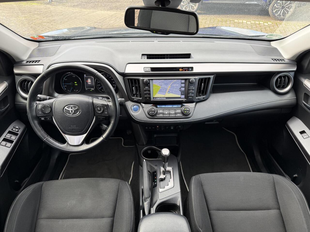 Toyota RAV4 2.5 Hybrid AWD Style /TREKHAAK/ STOEL EN STUURWIELVERWARMING/ KEYLESS/ NAVIGATIE/ GARANTIE**