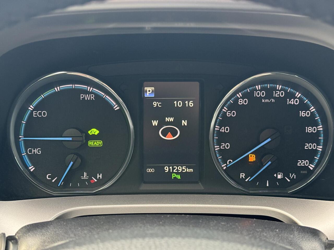 Toyota RAV4 2.5 Hybrid AWD Style /TREKHAAK/ STOEL EN STUURWIELVERWARMING/ KEYLESS/ NAVIGATIE/ GARANTIE**