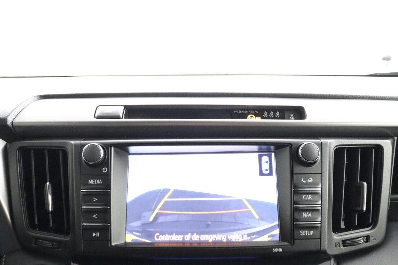 Toyota RAV4 2.5 Hybrid AWD Style | 1650 Trekvermogen | elektrisch bedienbare achterklep | parkeersensor |